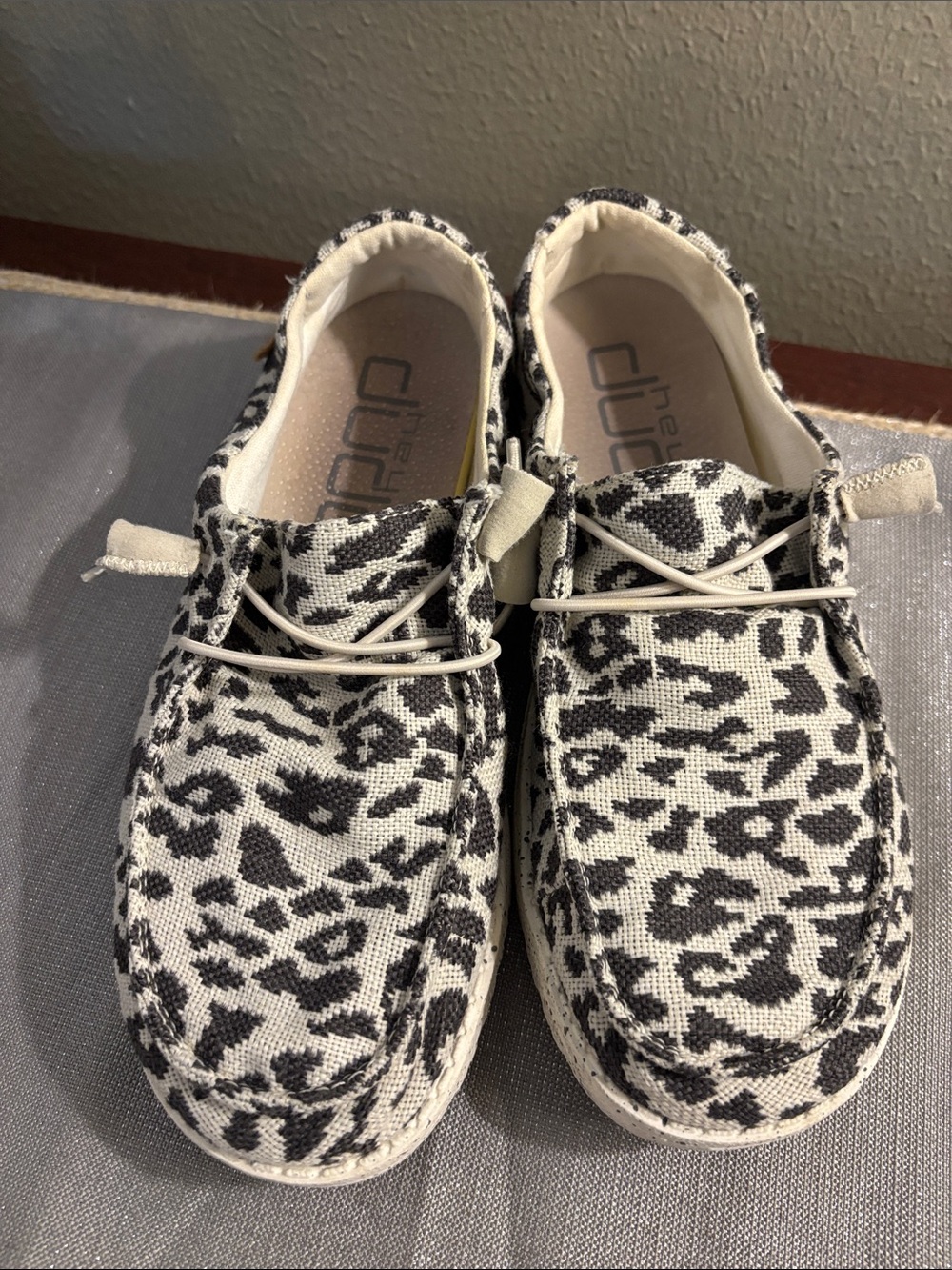 Women Hey Dude Wendy Casual Slip-On Shoes in Brown & cream Leopard Print 7